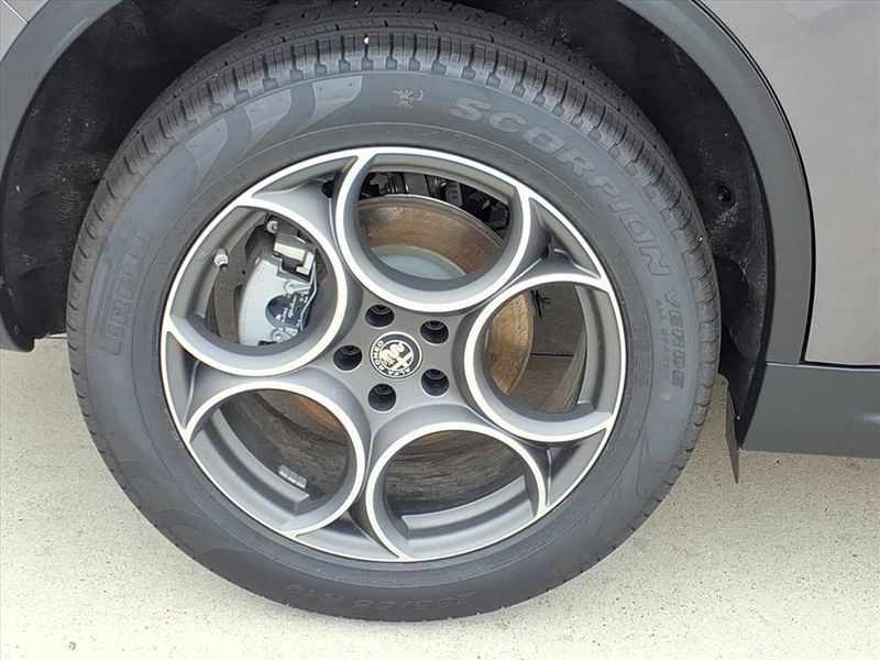 New 2025 Alfa Romeo Stelvio AwdImage 6