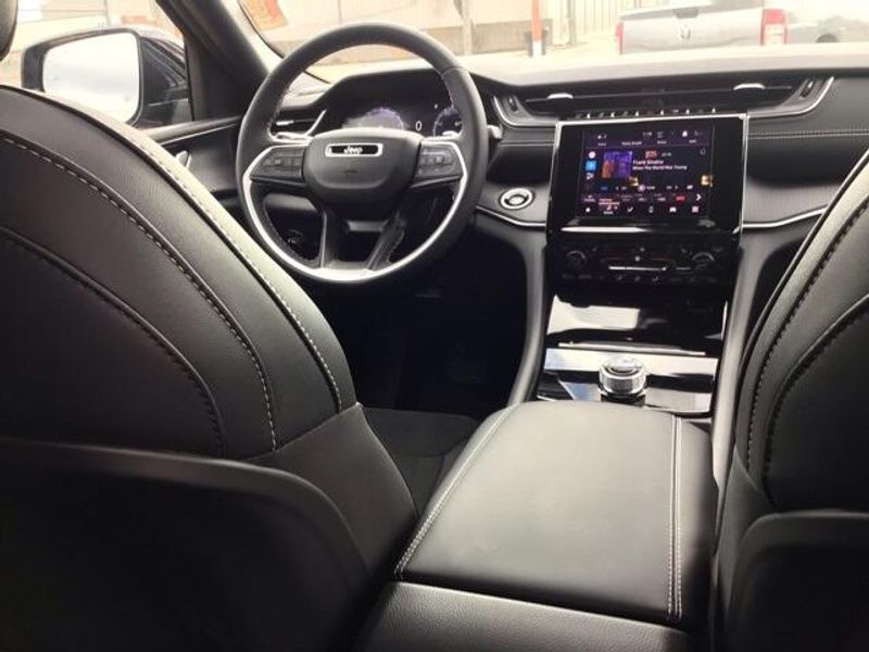 2025 Jeep Grand Cherokee Altitude X 4x4Image 14