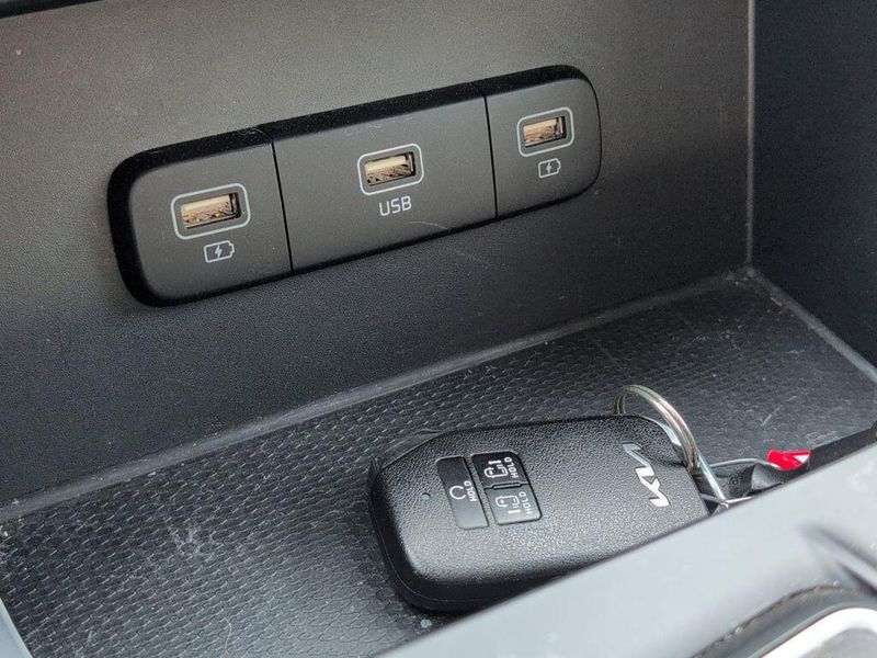 2024 Kia Carnival LXImage 18