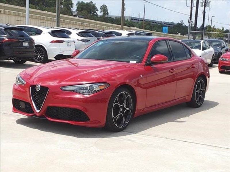 2022 Alfa Romeo Giulia TiImage 25