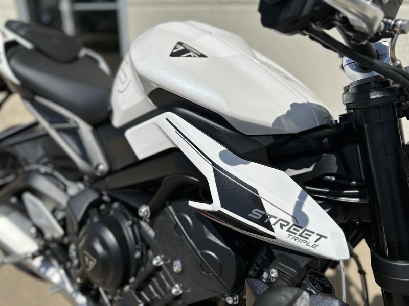2024 Triumph STREET TRIPLE R in a CRYSTAL WHITE exterior color. Cross Country Powersports 732-491-2900 crosscountrypowersports.com 