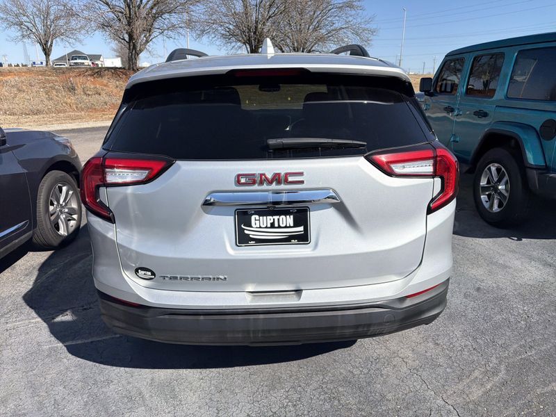 Used 2022 GMC Terrain SLEImage 9