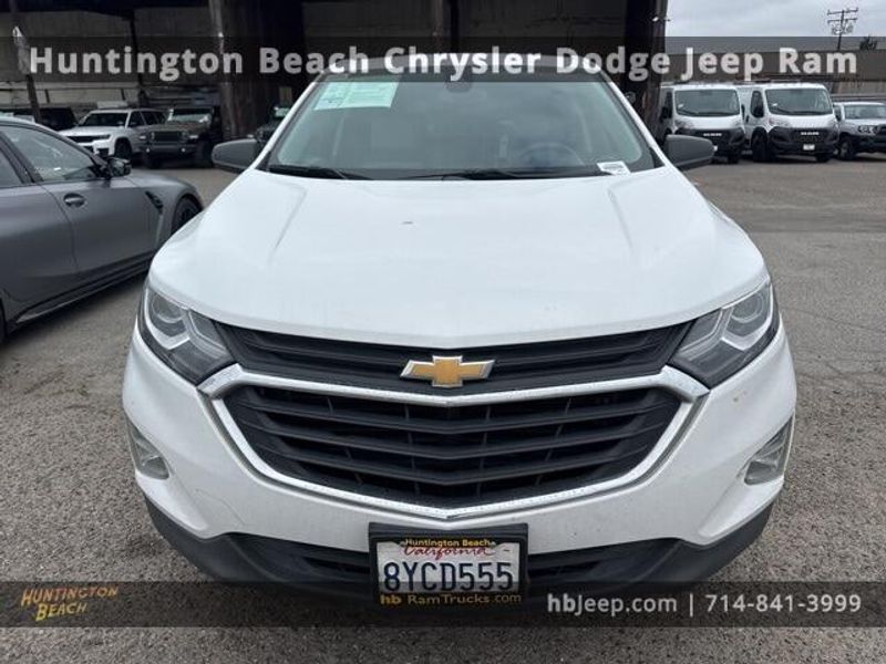 2021 Chevrolet Equinox LSImage 2