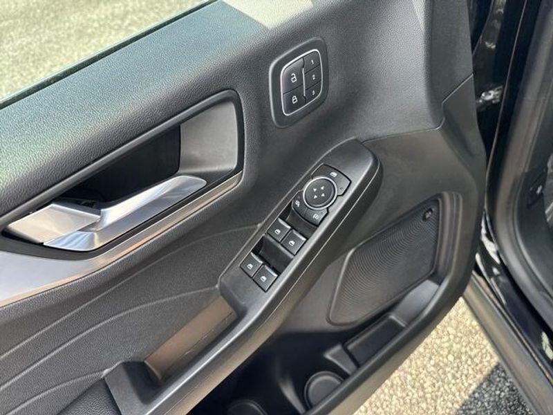 2021 Ford Escape Titanium photo 17