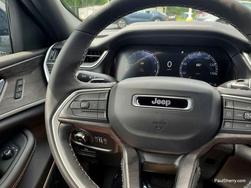 2025 Jeep Grand Cherokee L Limited 4x4Image 27