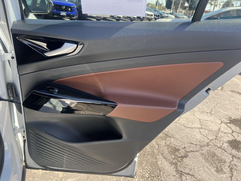 2021 Volkswagen ID.4 Pro SImage 25