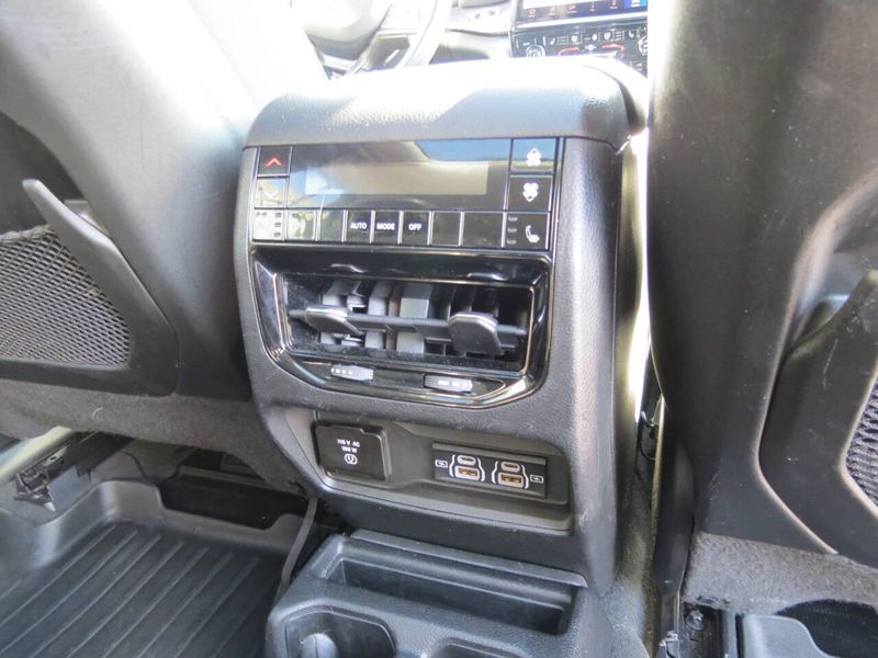 2022 Jeep Grand Cherokee L Limited 4x4 4dr SUVImage 27