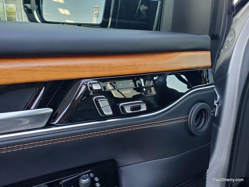 2024 Jeep Grand Wagoneer L III photo 25