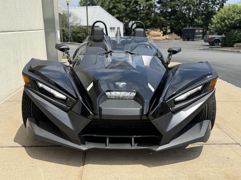 2025 Polaris SLINGSHOT SL MANUALImage 4