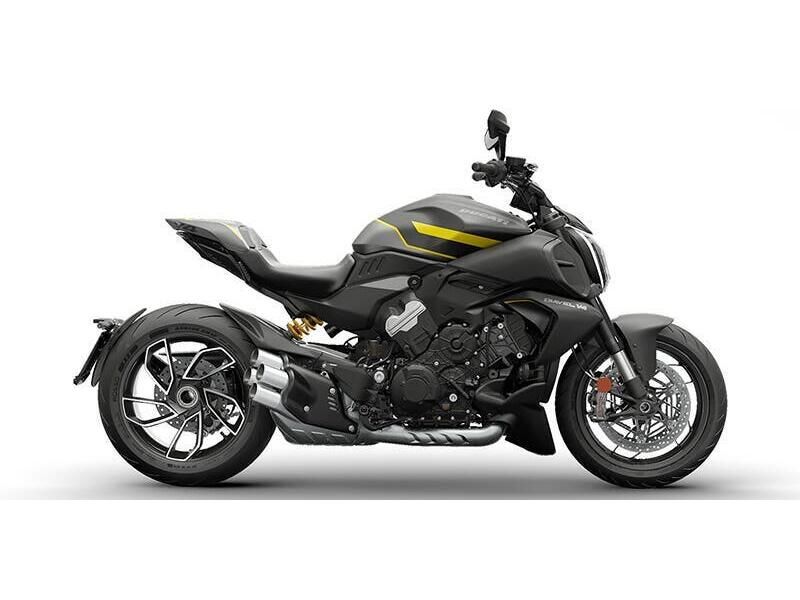 2025 Ducati DIAVEL V4 Image 1