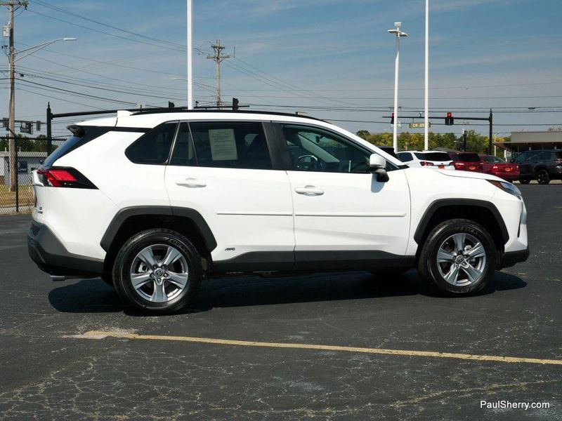 2024 Toyota RAV4 Hybrid LE photo 14