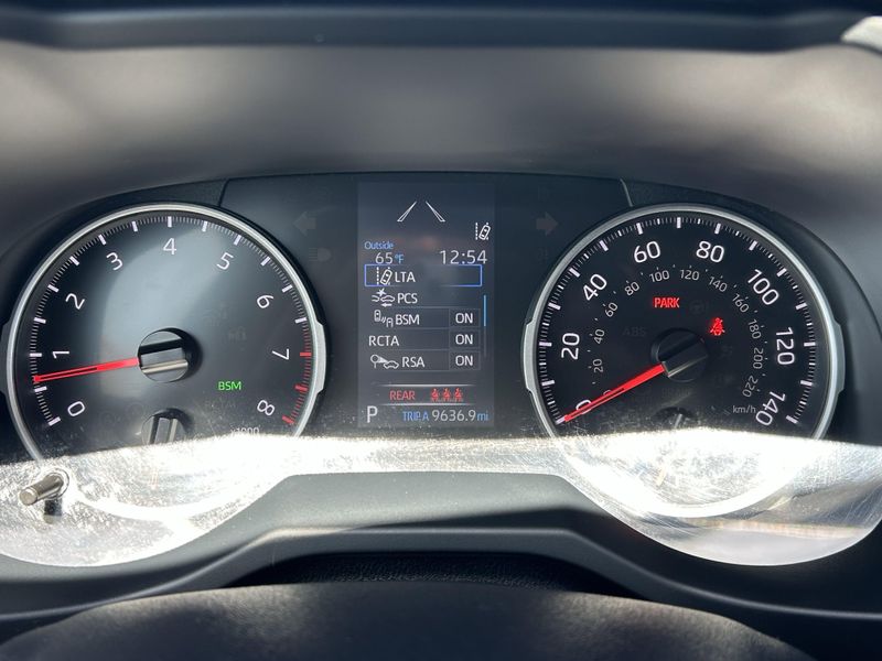 2022 Toyota RAV4 XLE PremiumImage 30