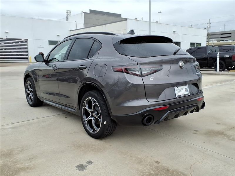New 2025 Alfa Romeo Stelvio AwdImage 9
