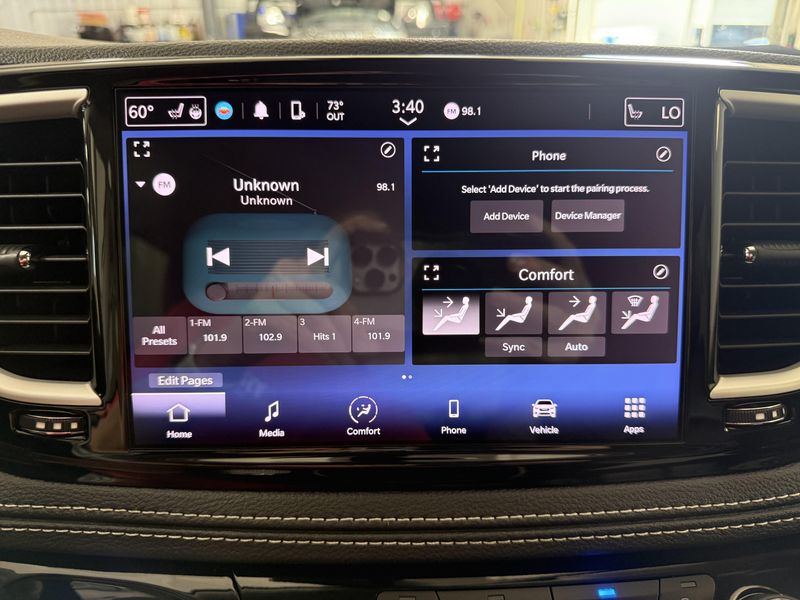 Used 2023 Chrysler Pacifica Touring LImage 26