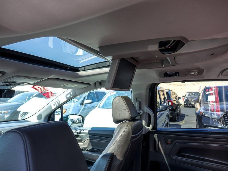 2018 Honda Odyssey Touring photo 11