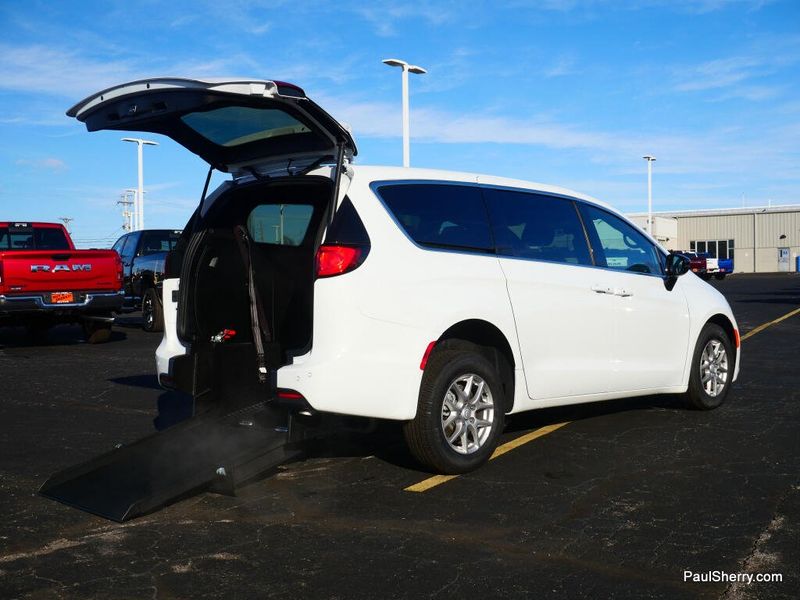 New 2026 Chrysler Voyager LX