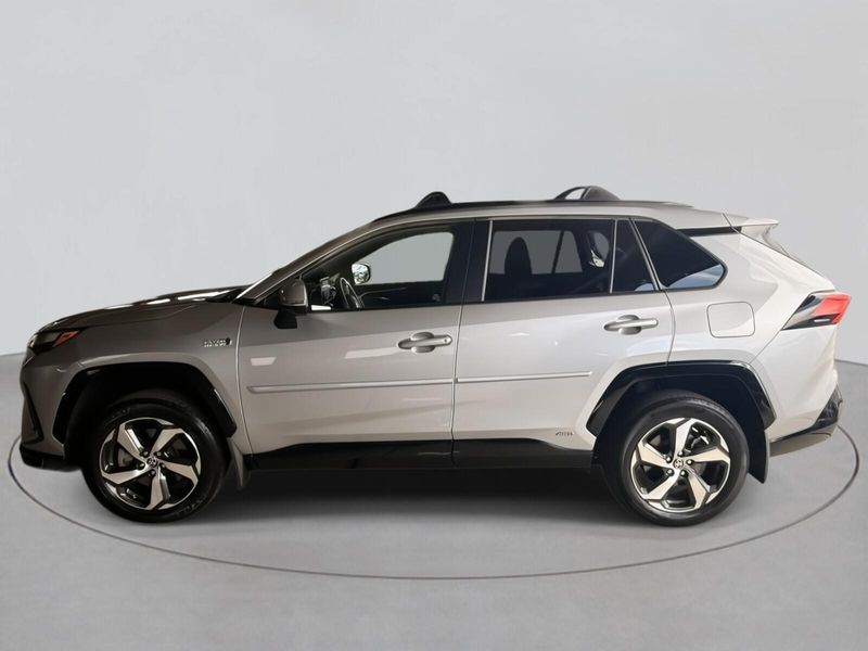 2022 Toyota RAV4 Prime SE photo 2