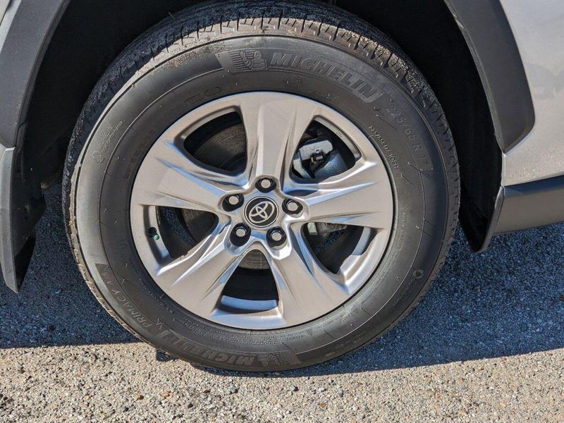 2023 Toyota RAV4 XLEImage 8