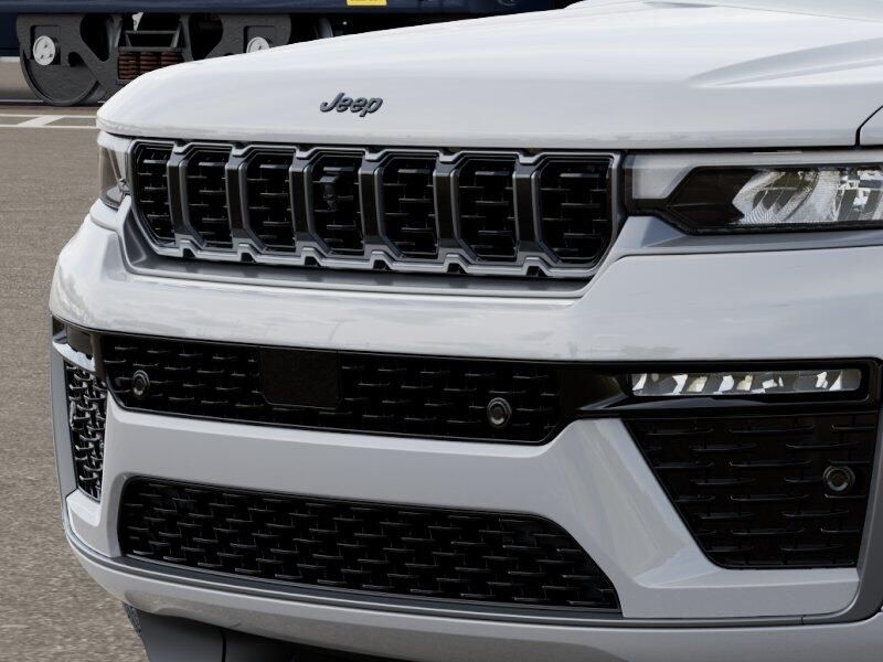 New 2026 Jeep Grand Cherokee L Summit 4x4Image 11