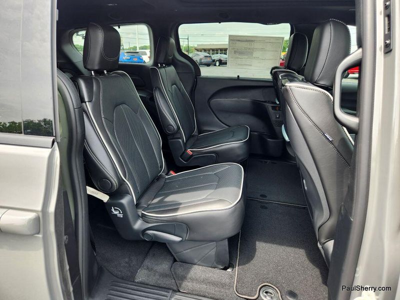 New 2025 Chrysler Pacifica LimitedImage 47