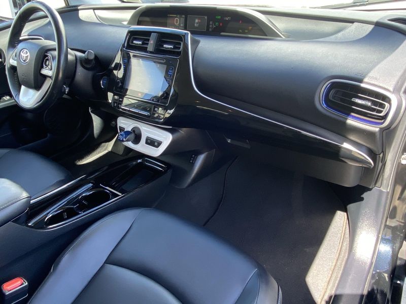 2017 Toyota Prius Image 11
