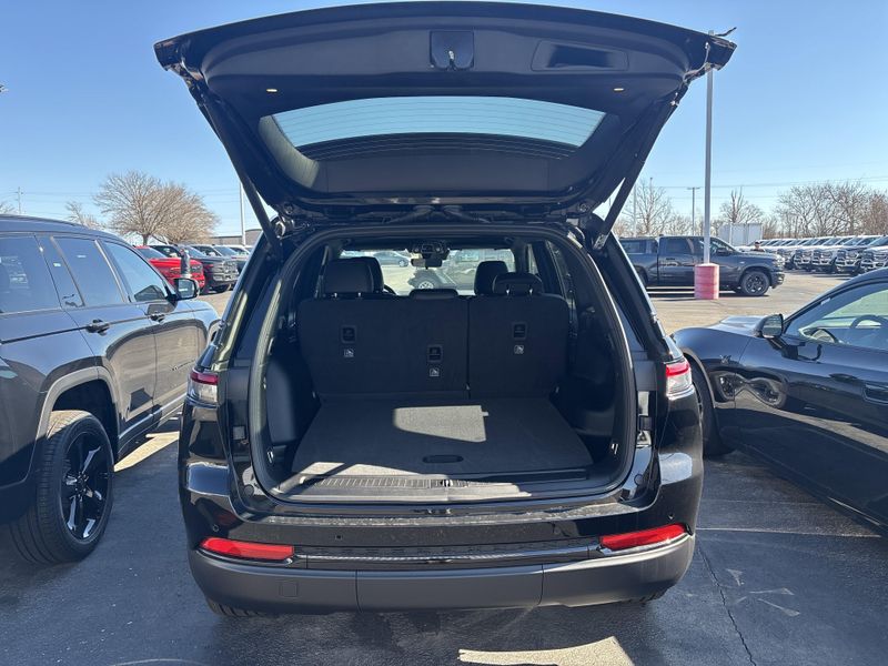 New 2025 Jeep Grand Cherokee Limited 4x4Image 10