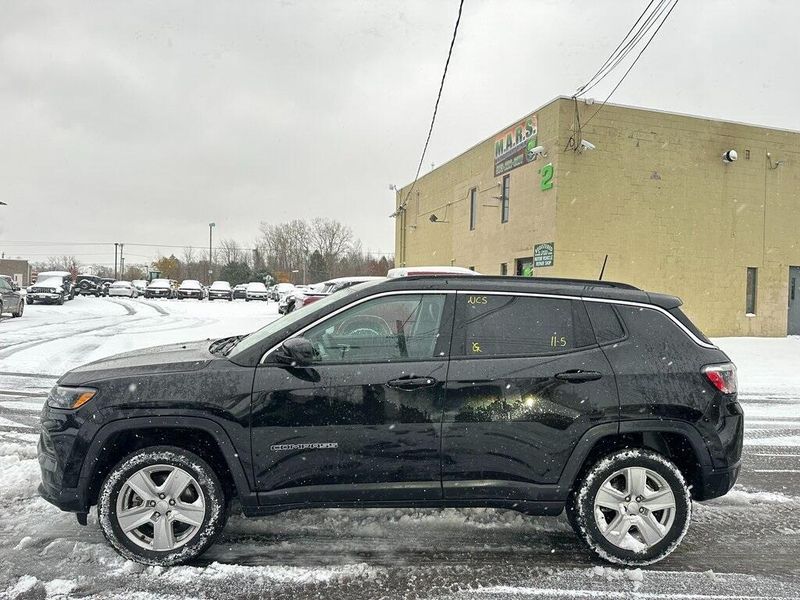 2022 Jeep Compass Latitude photo 2