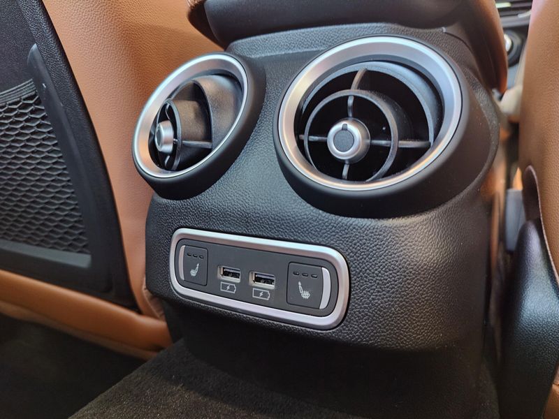 2024 Alfa Romeo Giulia Ti AWD w/Sunroof/NavImage 18