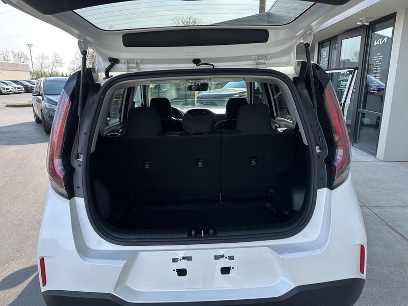 2023 Kia Soul LXImage 16