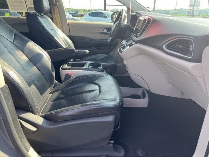 2022 Chrysler Pacifica Touring LImage 31