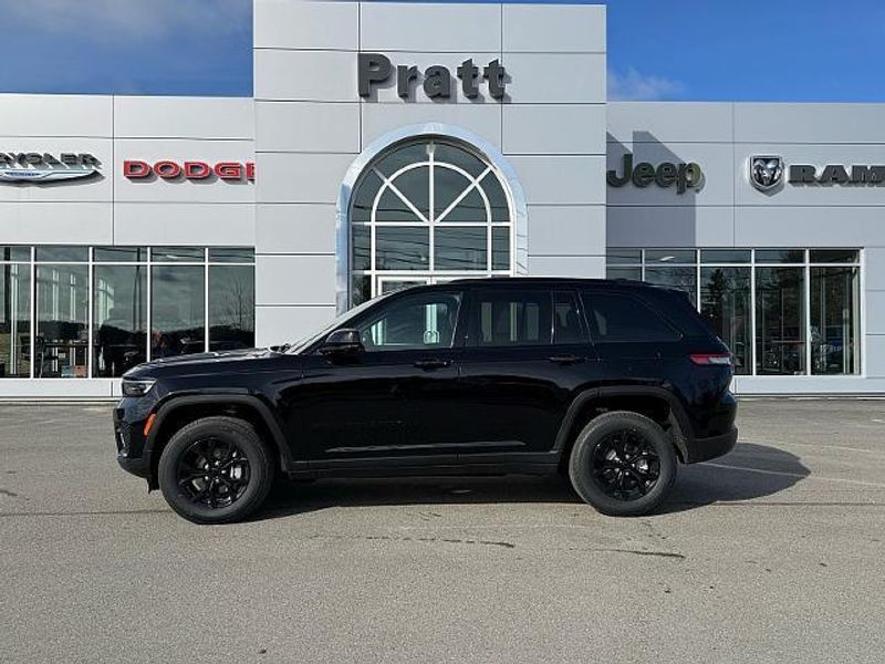 New 2025 Jeep Grand Cherokee Altitude X 4x4Image 7