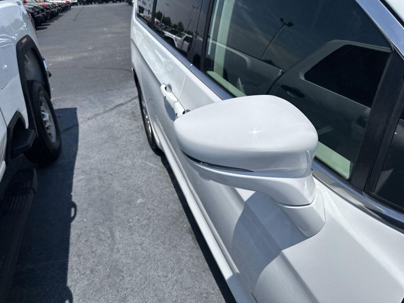 2022 Chrysler Pacifica Touring LImage 5