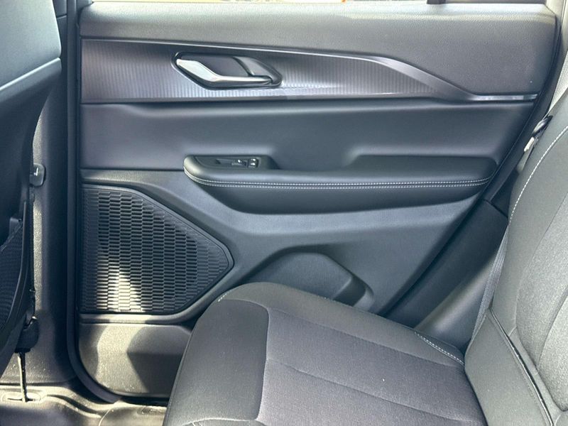 New 2026 Jeep Grand Cherokee Laredo 4x2