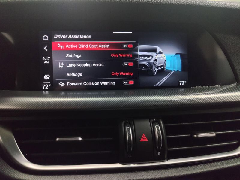 2024 Alfa Romeo Stelvio Ti AWD w/Sunroof/NavImage 12
