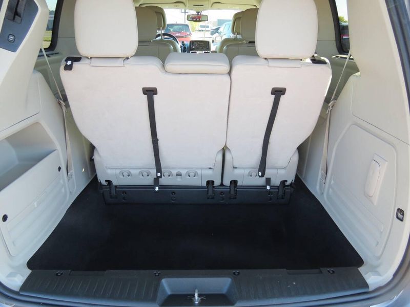 Used 2014 Chrysler Town & Country Touring L 4dr Mini VanImage 35