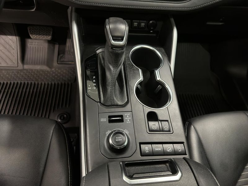 2021 Toyota Highlander XSE photo 16