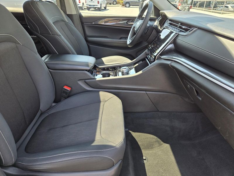 Used 2023 Jeep Grand Cherokee L Laredo 4x2