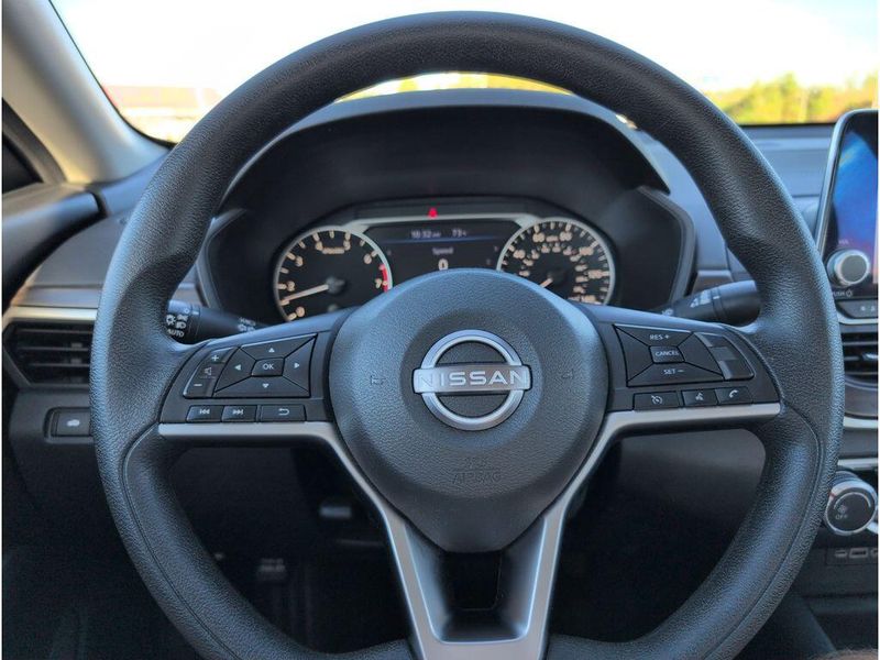 Used 2024 Nissan Altima 2.5 SVImage 21