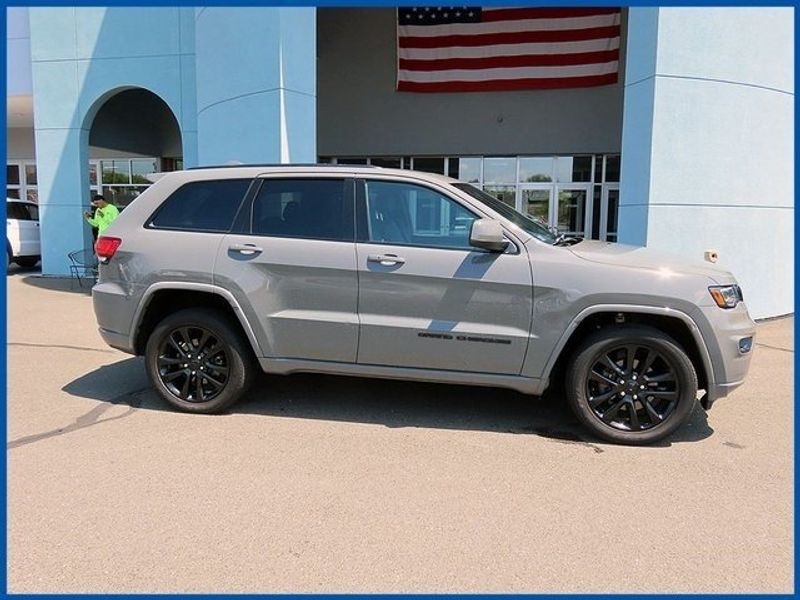 2020 Jeep Grand Cherokee AltitudeImage 2