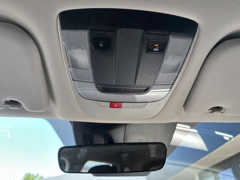 2025 Kia Sorento LXImage 30