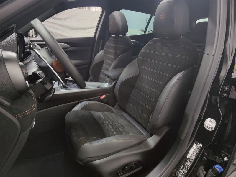 Used 2025 Alfa Romeo Tonale Intensa AWD w/SunroofImage 19