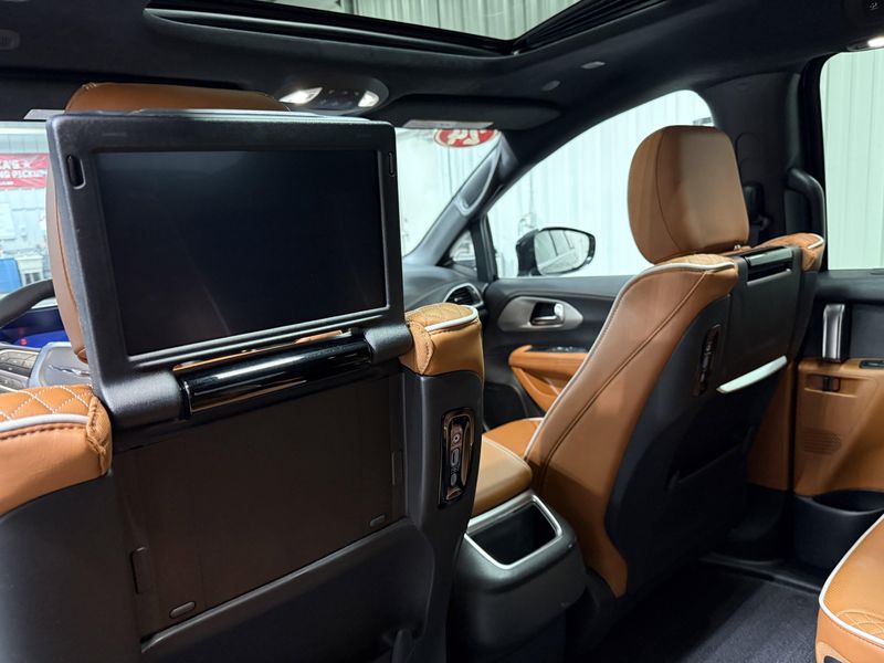 Used 2024 Chrysler Pacifica Hybrid PinnacleImage 18