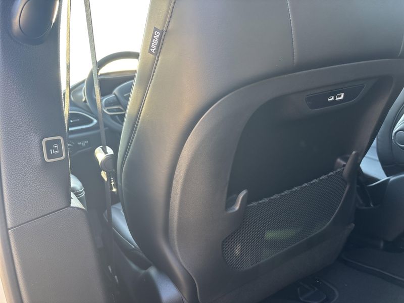 New 2026 Chrysler Pacifica SelectImage 17