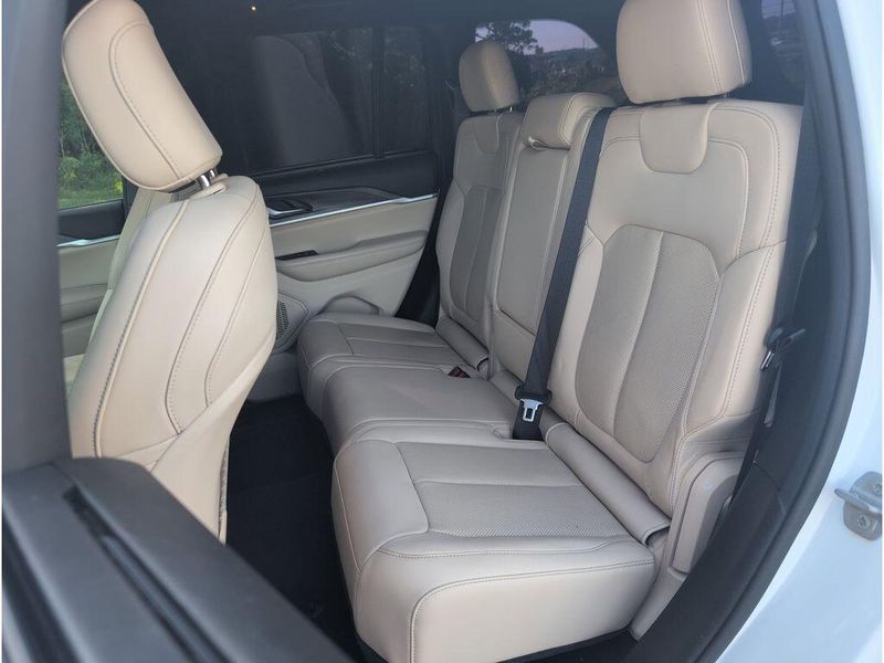 Used 2023 Jeep Grand Cherokee LimitedImage 30