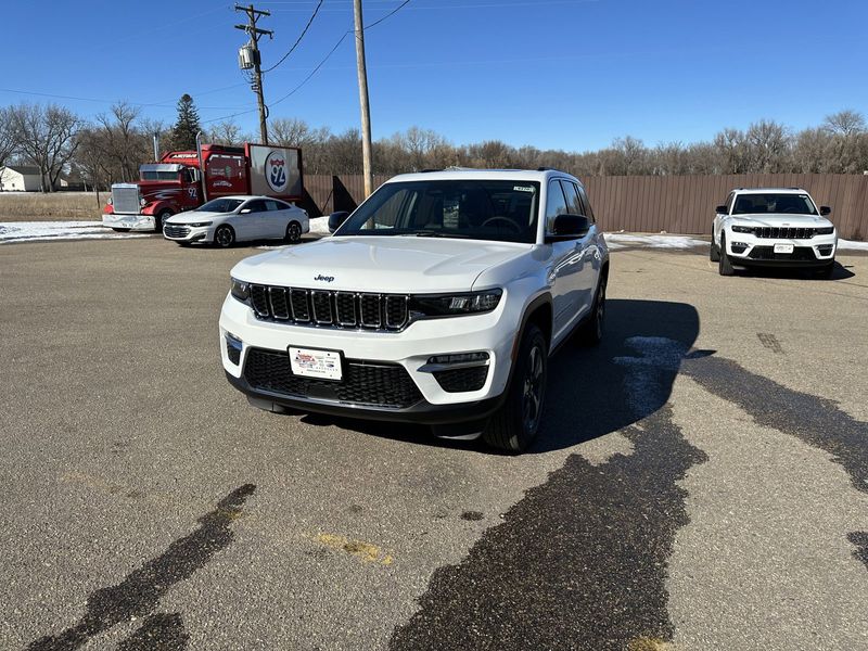 2022 Jeep Grand Cherokee 4xeImage 4