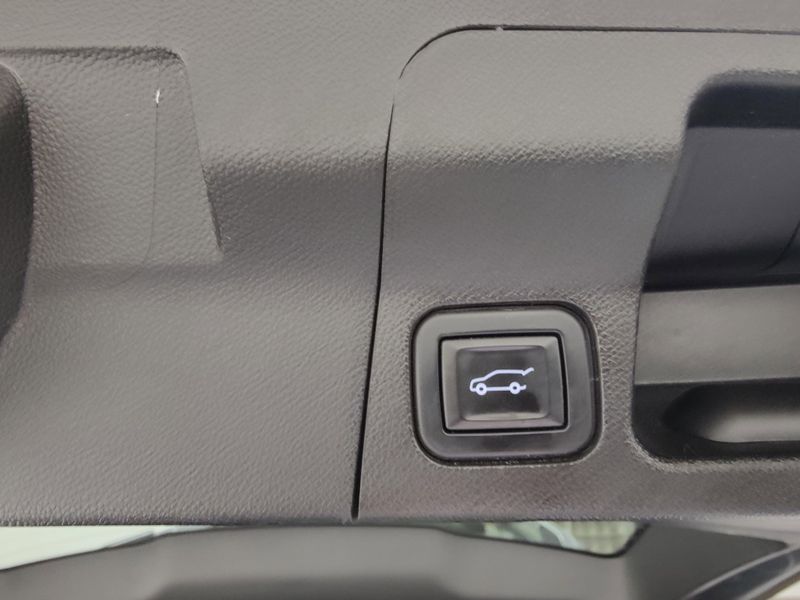 Used 2021 GMC Acadia AWD SLT Luxury w/Sunroof & NavImage 16