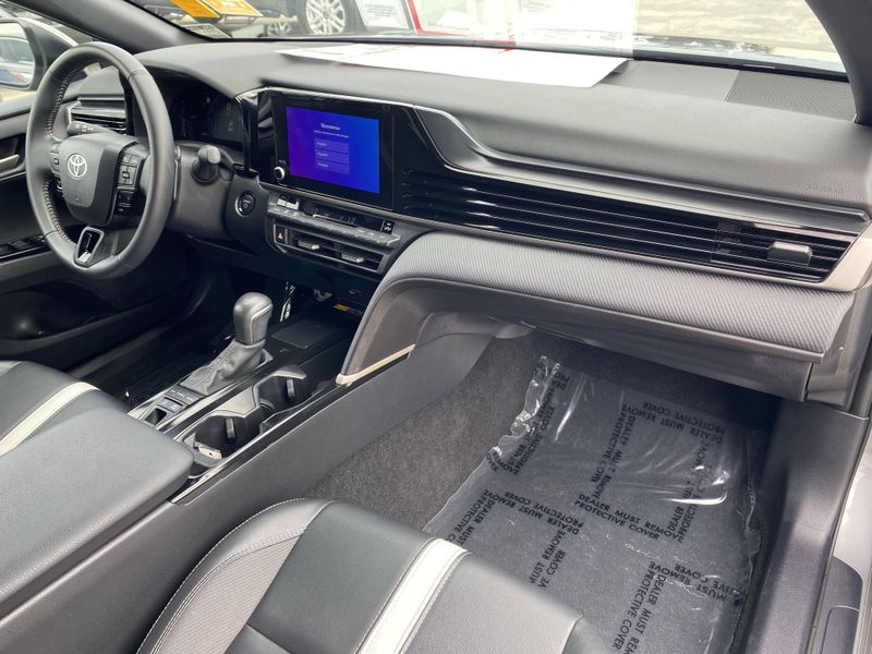 Used 2025 Toyota Camry SEImage 9