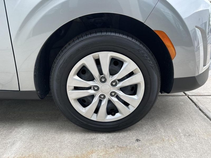 2023 Kia Soul LXImage 12