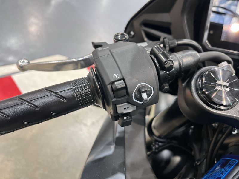 New 2026 Honda CBR650R E-CLUTCH Image 10