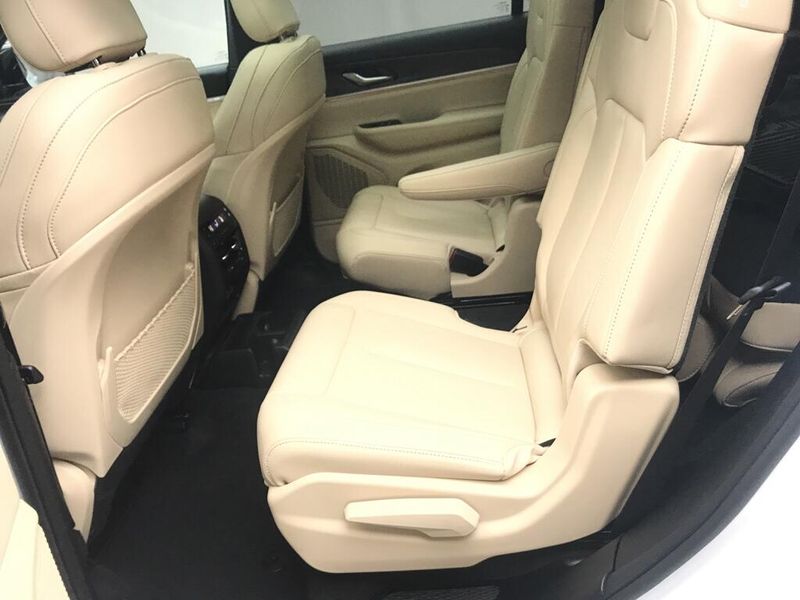 Used 2025 Jeep Grand Cherokee L LimitedImage 9